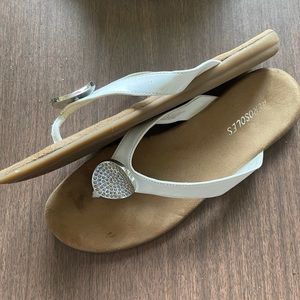 Aerosoles Women’s White Thong Sandal Sz 8.5M